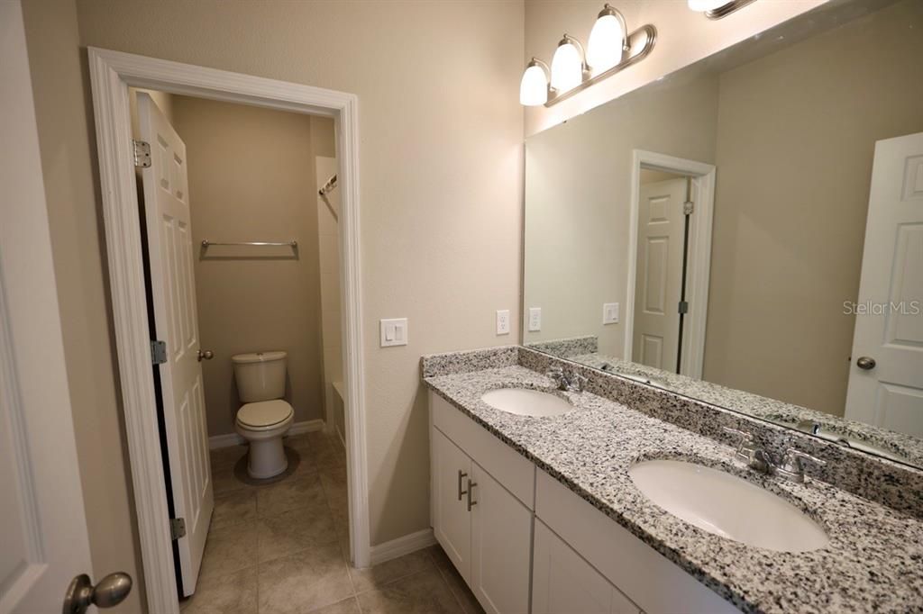 В аренду: $2,500 (4 спален, 2 ванн, 2101 Квадратных фут)