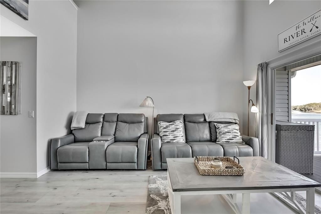 For Sale: $434,000 (3 beds, 2 baths, 1392 Square Feet)