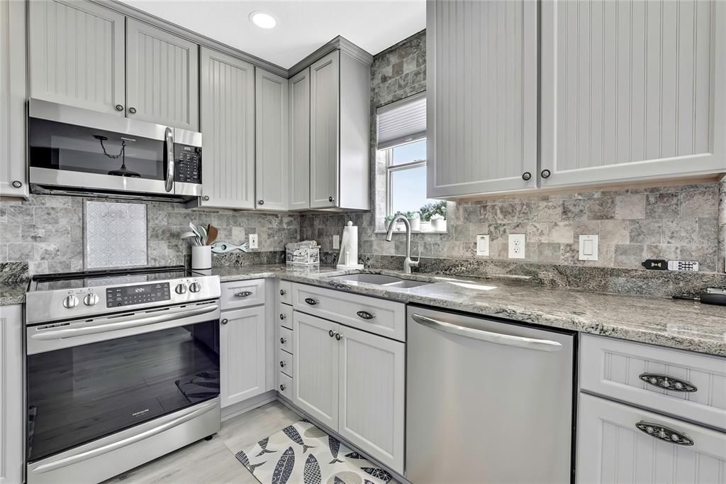 For Sale: $434,000 (3 beds, 2 baths, 1392 Square Feet)