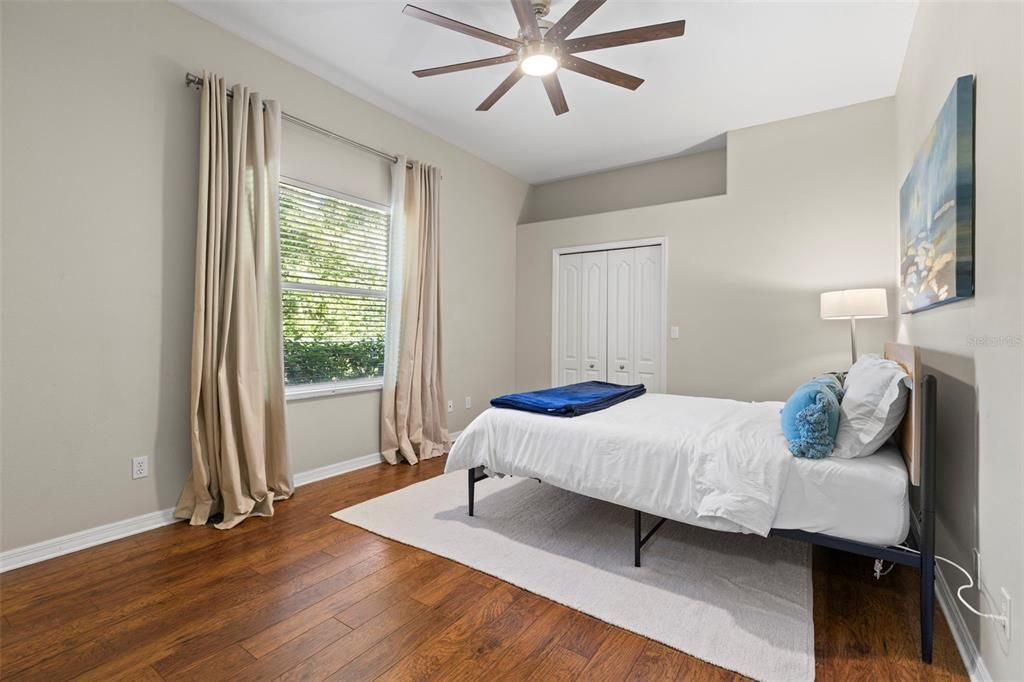 Под контрактом: $925,000 (4 спален, 3 ванн, 3031 Квадратных фут)