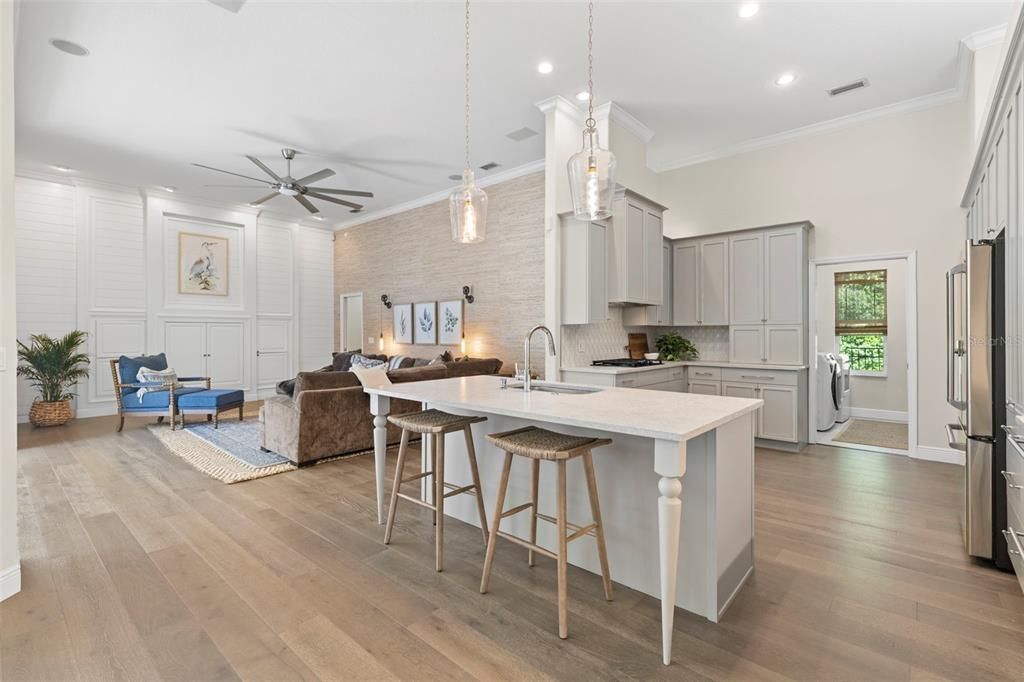 Под контрактом: $925,000 (4 спален, 3 ванн, 3031 Квадратных фут)