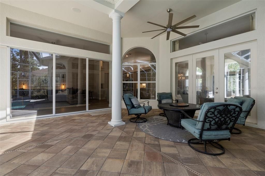 Под контрактом: $925,000 (4 спален, 3 ванн, 3031 Квадратных фут)