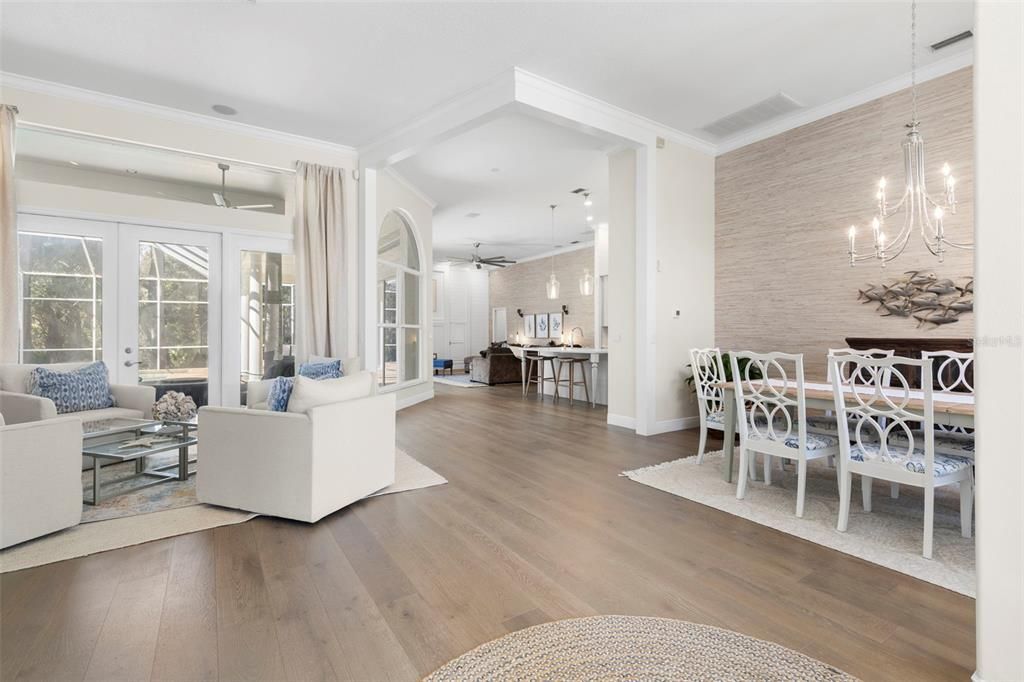 Под контрактом: $925,000 (4 спален, 3 ванн, 3031 Квадратных фут)