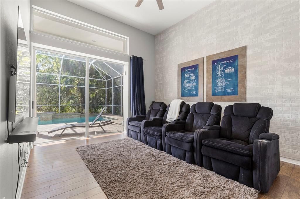 Под контрактом: $925,000 (4 спален, 3 ванн, 3031 Квадратных фут)