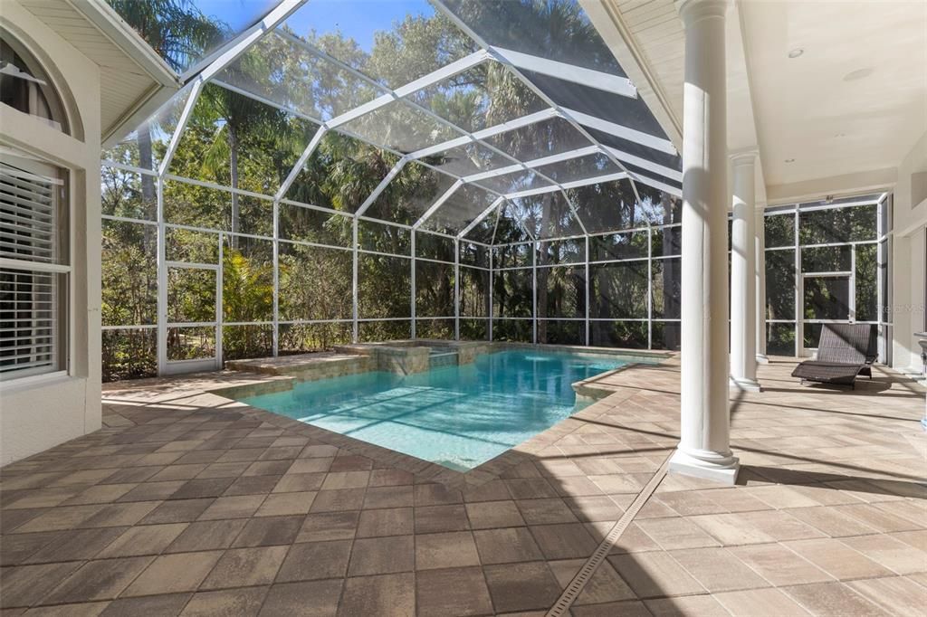 Под контрактом: $925,000 (4 спален, 3 ванн, 3031 Квадратных фут)