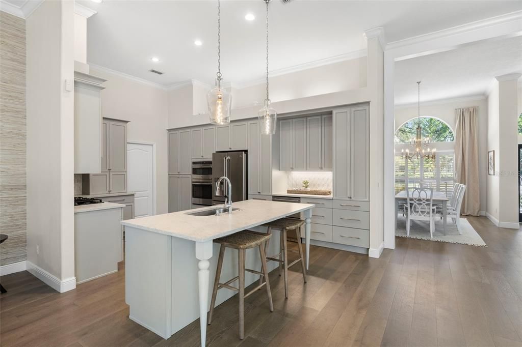 Под контрактом: $925,000 (4 спален, 3 ванн, 3031 Квадратных фут)