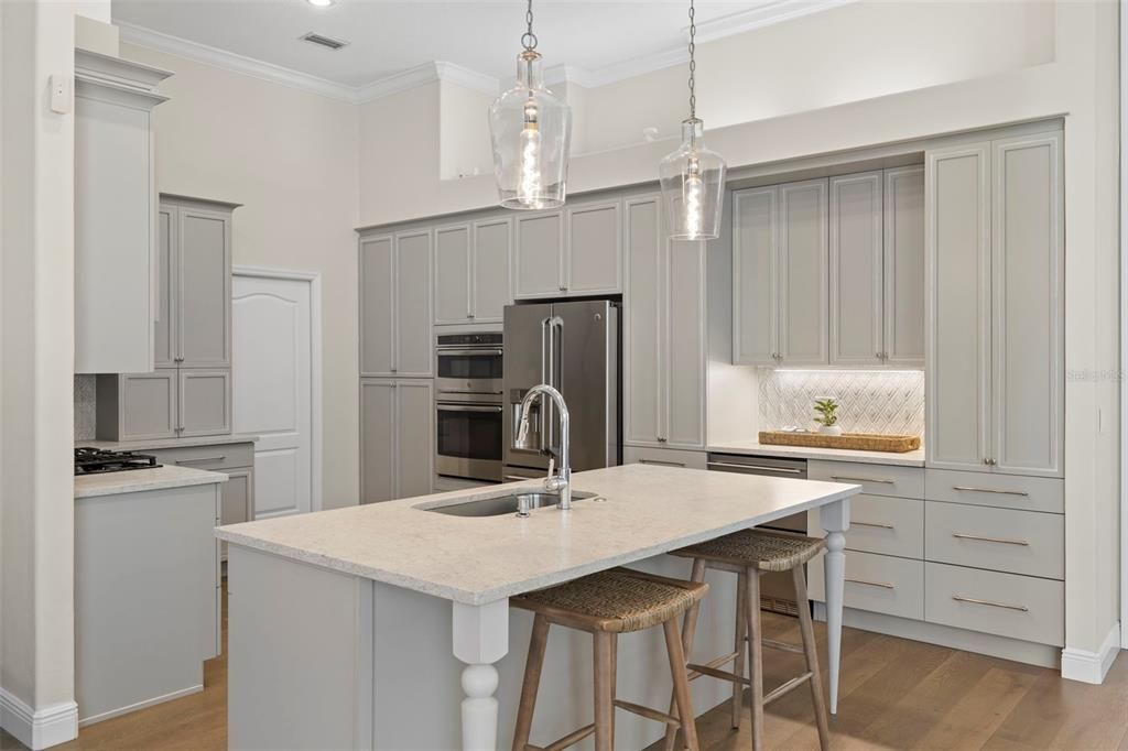 Под контрактом: $925,000 (4 спален, 3 ванн, 3031 Квадратных фут)