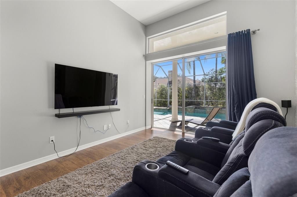 Под контрактом: $925,000 (4 спален, 3 ванн, 3031 Квадратных фут)