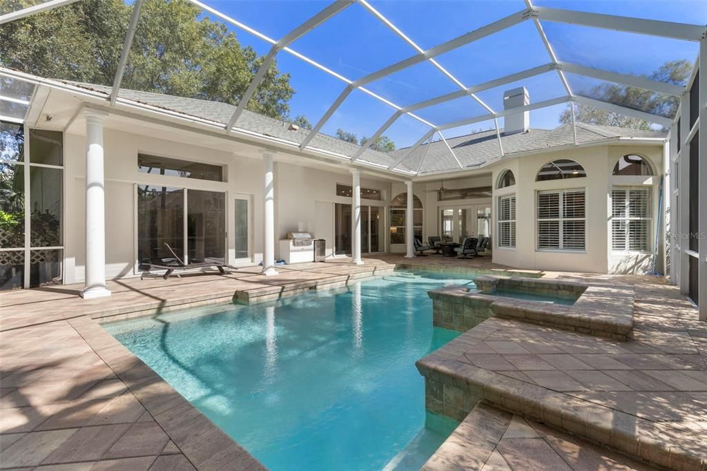 Под контрактом: $925,000 (4 спален, 3 ванн, 3031 Квадратных фут)