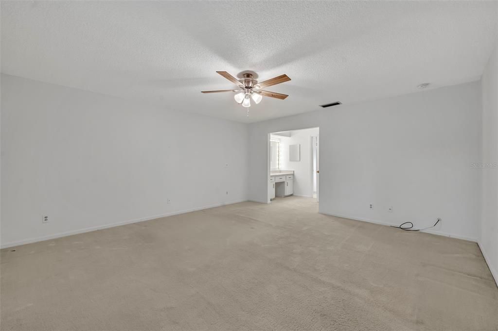 Под контрактом: $2,400 (4 спален, 2 ванн, 2998 Квадратных фут)