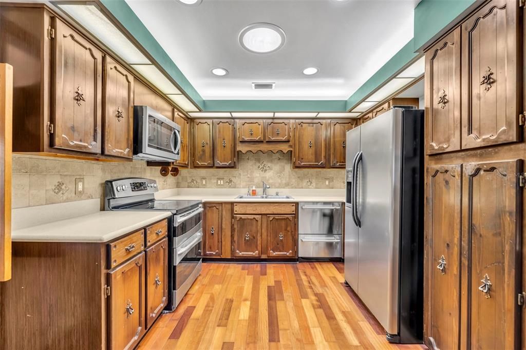 Под контрактом: $2,400 (4 спален, 2 ванн, 2998 Квадратных фут)