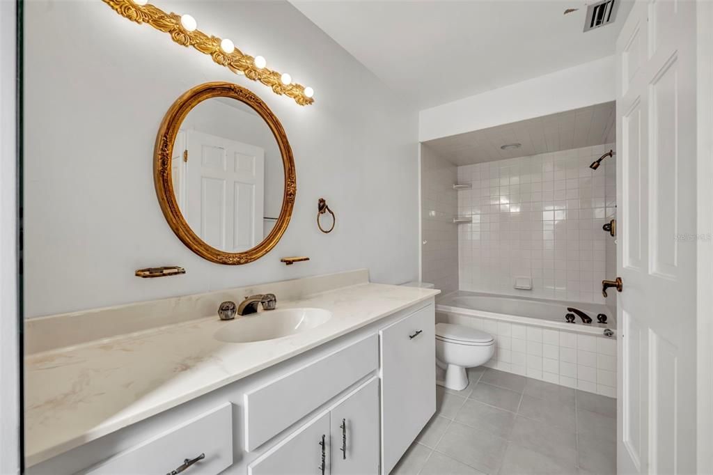 Под контрактом: $2,400 (4 спален, 2 ванн, 2998 Квадратных фут)