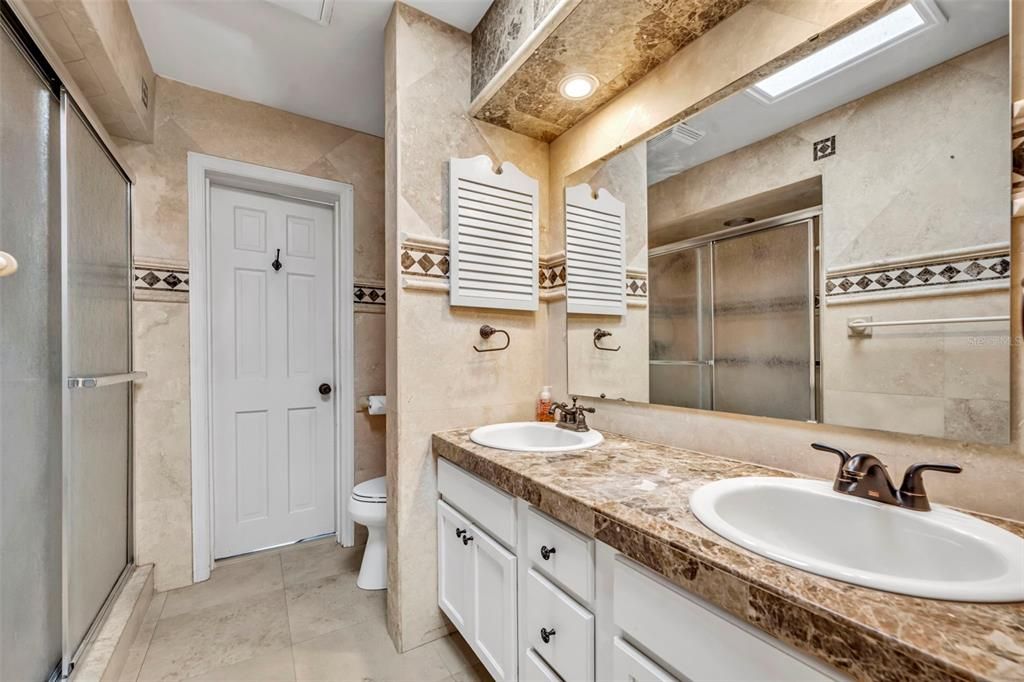 Под контрактом: $2,400 (4 спален, 2 ванн, 2998 Квадратных фут)