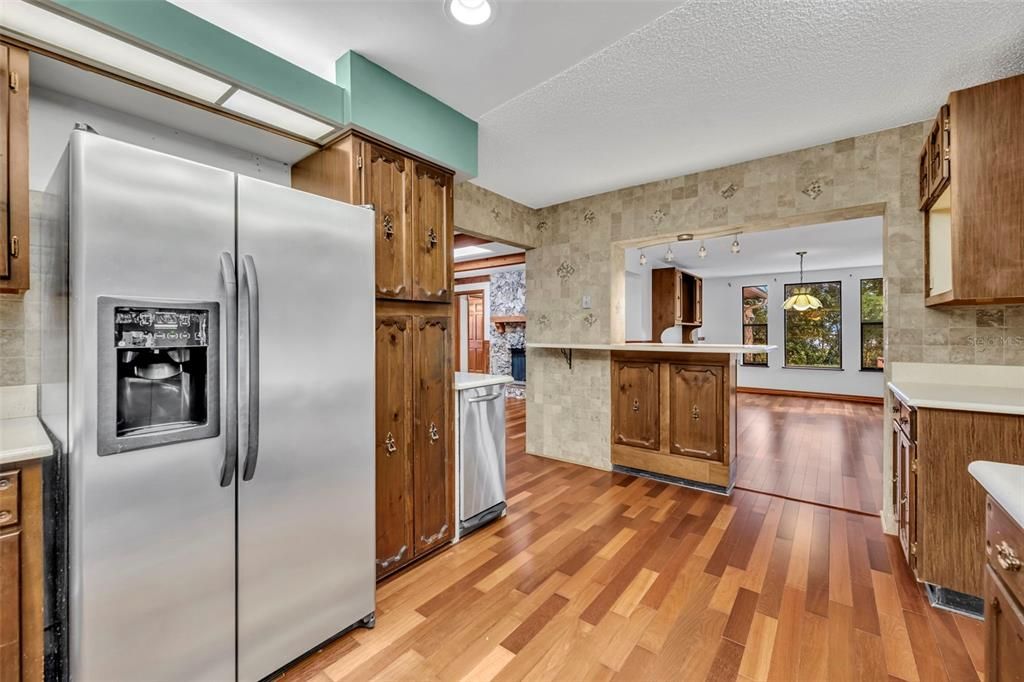 Под контрактом: $2,400 (4 спален, 2 ванн, 2998 Квадратных фут)