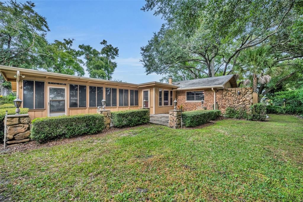 Под контрактом: $2,400 (4 спален, 2 ванн, 2998 Квадратных фут)