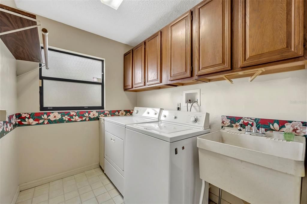 Под контрактом: $2,400 (4 спален, 2 ванн, 2998 Квадратных фут)