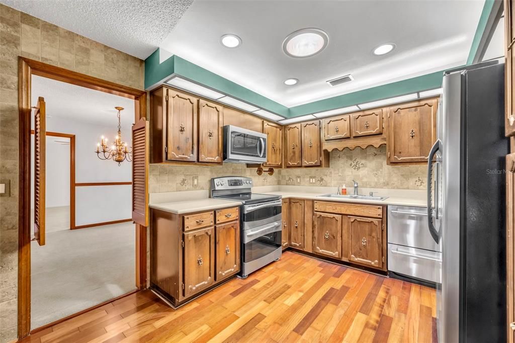 Под контрактом: $2,400 (4 спален, 2 ванн, 2998 Квадратных фут)