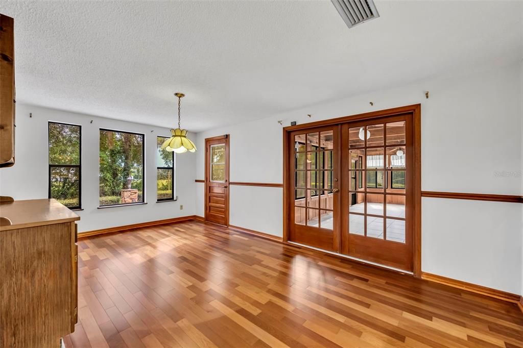 Под контрактом: $2,400 (4 спален, 2 ванн, 2998 Квадратных фут)