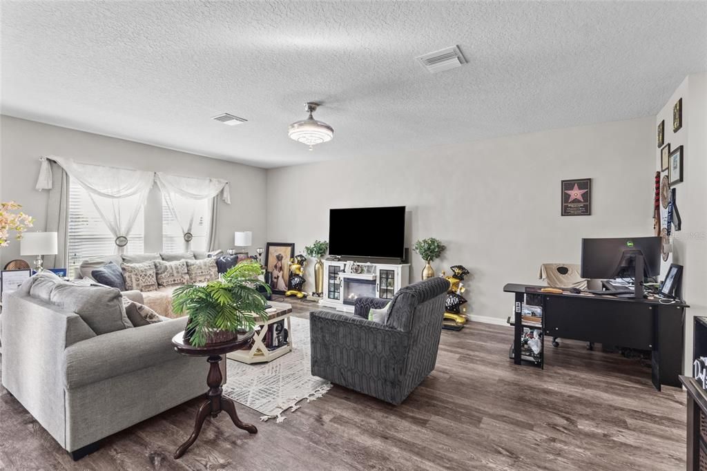 For Rent: $3,500 (4 beds, 2 baths, 2269 Square Feet)