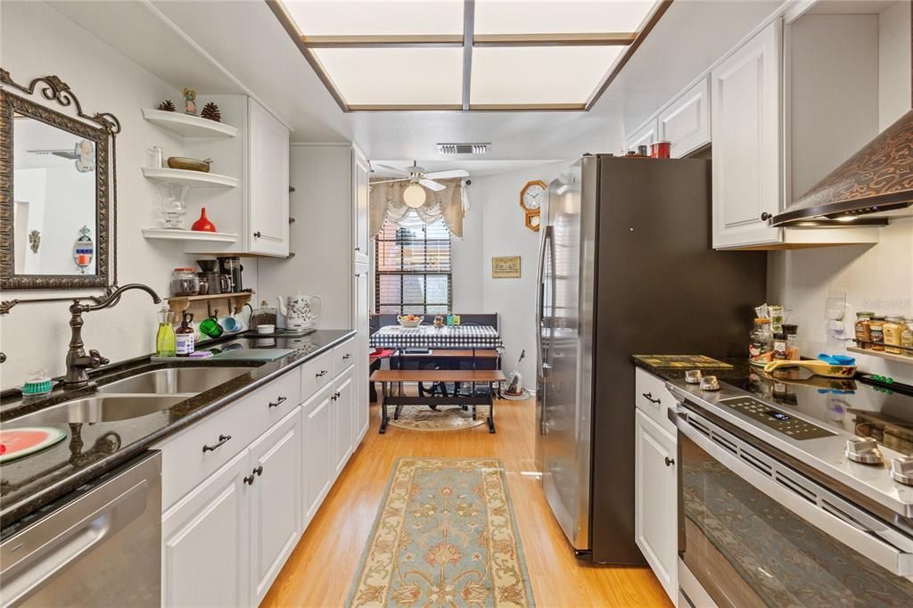 На продажу: $185,000 (1 спален, 1 ванн, 723 Квадратных фут)