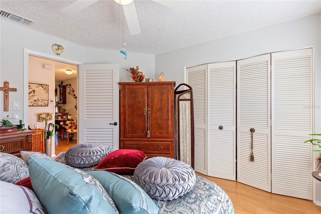 На продажу: $185,000 (1 спален, 1 ванн, 723 Квадратных фут)