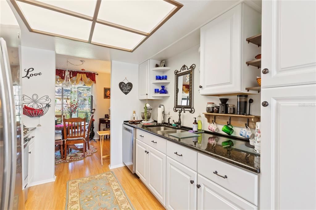 На продажу: $185,000 (1 спален, 1 ванн, 723 Квадратных фут)