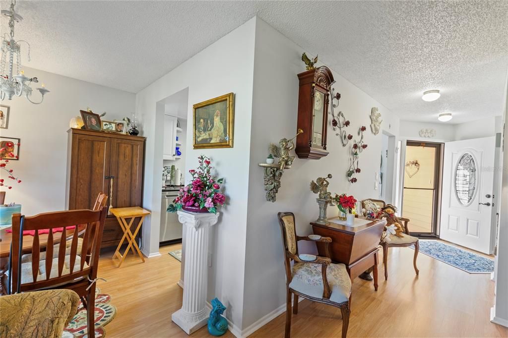 На продажу: $185,000 (1 спален, 1 ванн, 723 Квадратных фут)