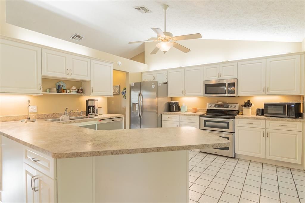 For Sale: $239,990 (2 beds, 2 baths, 1224 Square Feet)