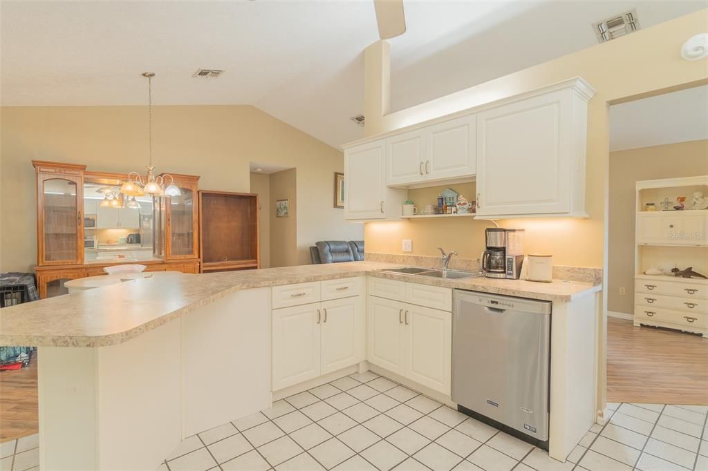 For Sale: $239,990 (2 beds, 2 baths, 1224 Square Feet)
