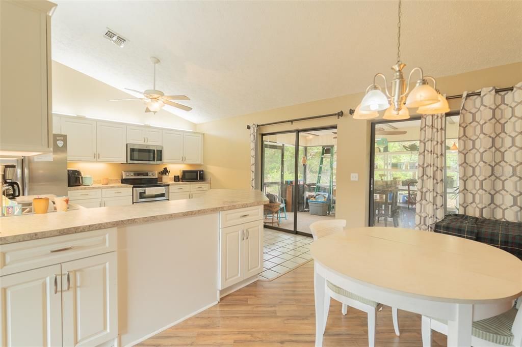 For Sale: $239,990 (2 beds, 2 baths, 1224 Square Feet)