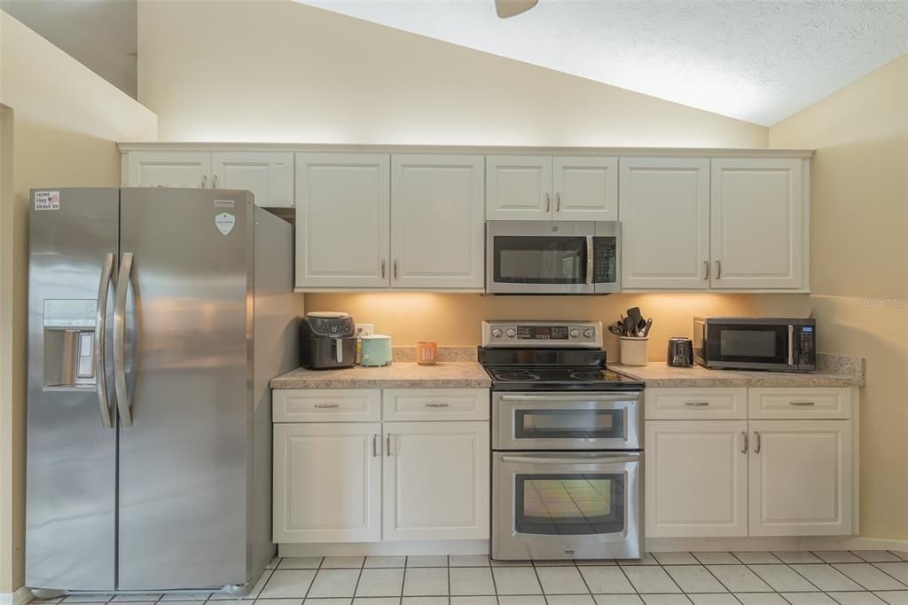 For Sale: $239,990 (2 beds, 2 baths, 1224 Square Feet)