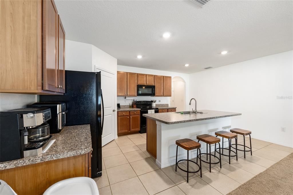 待售: $334,000 (4 贝兹, 2 浴室, 1827 平方英尺)