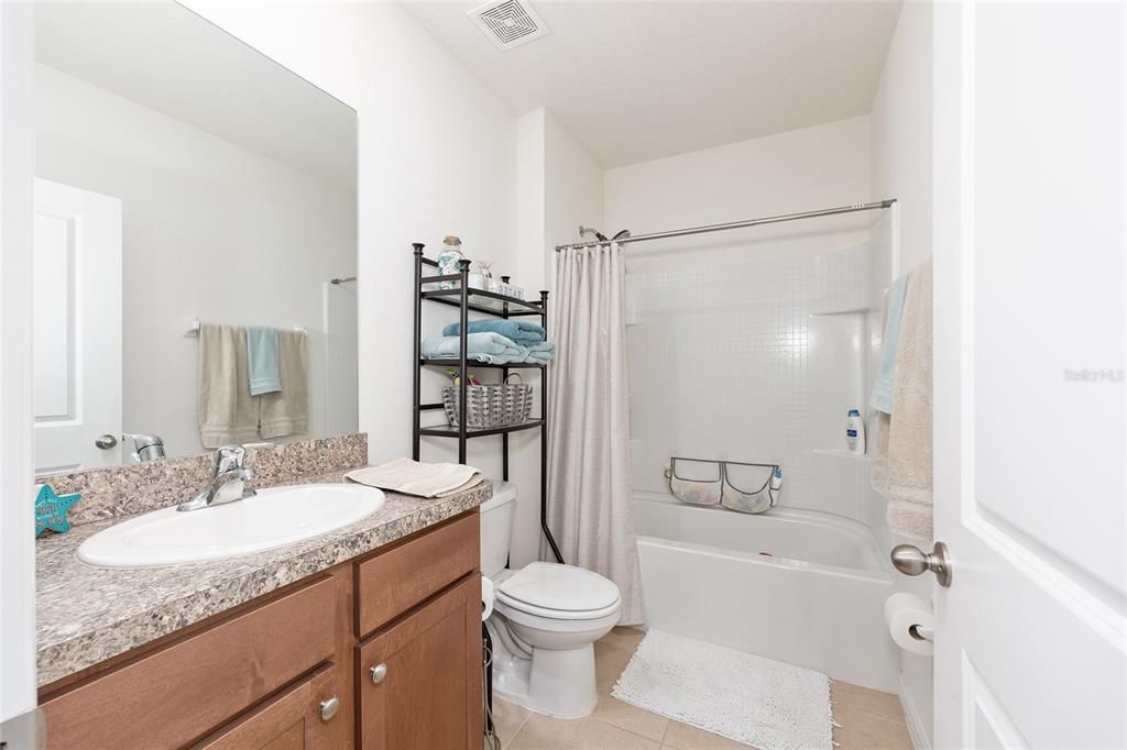 待售: $334,000 (4 贝兹, 2 浴室, 1827 平方英尺)