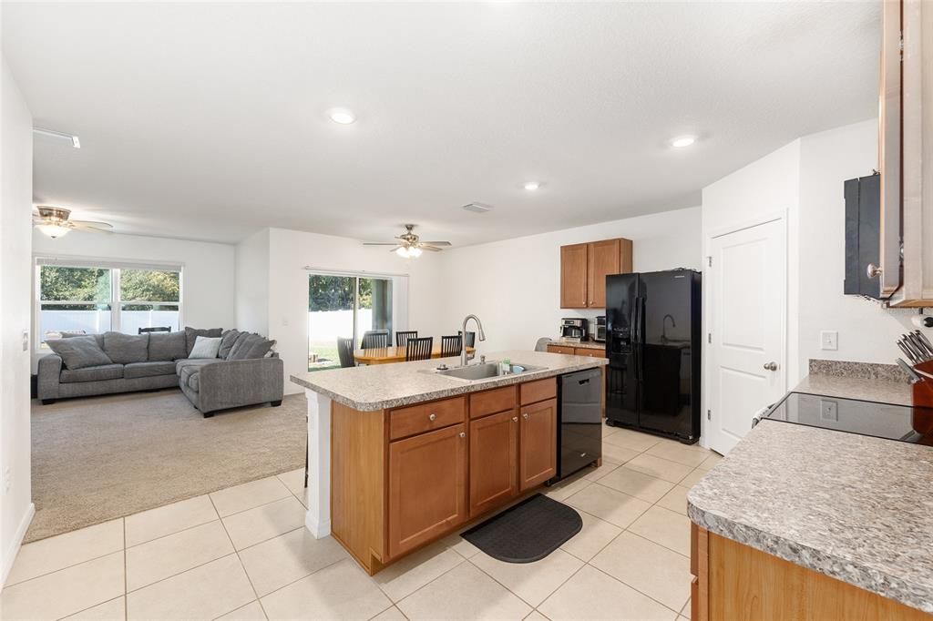 待售: $334,000 (4 贝兹, 2 浴室, 1827 平方英尺)