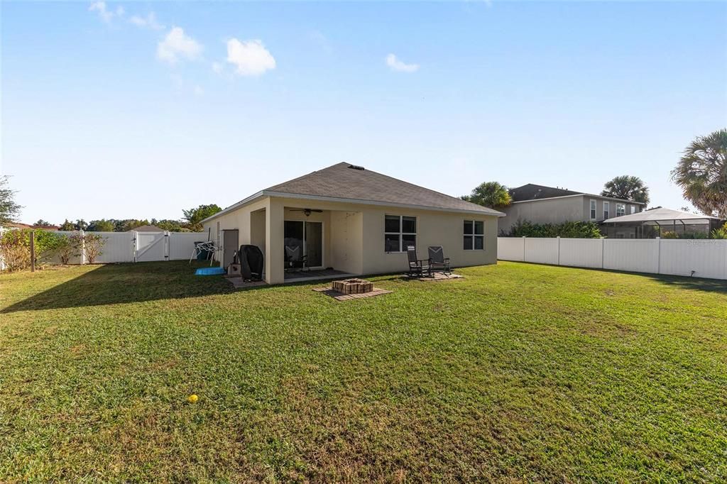 待售: $334,000 (4 贝兹, 2 浴室, 1827 平方英尺)