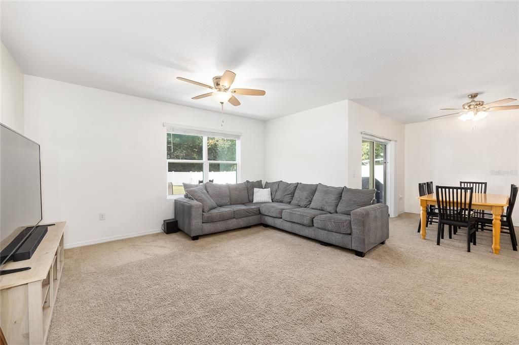 待售: $334,000 (4 贝兹, 2 浴室, 1827 平方英尺)