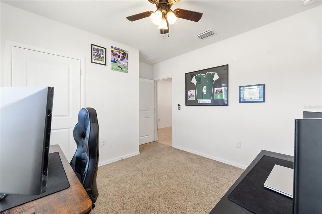 待售: $334,000 (4 贝兹, 2 浴室, 1827 平方英尺)