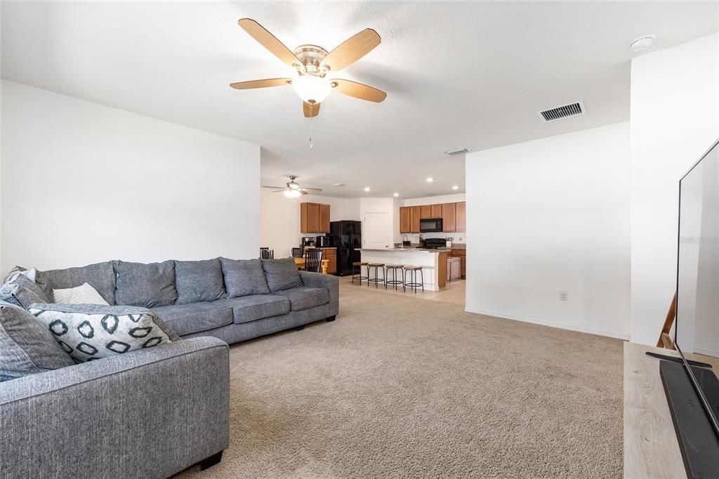 待售: $334,000 (4 贝兹, 2 浴室, 1827 平方英尺)