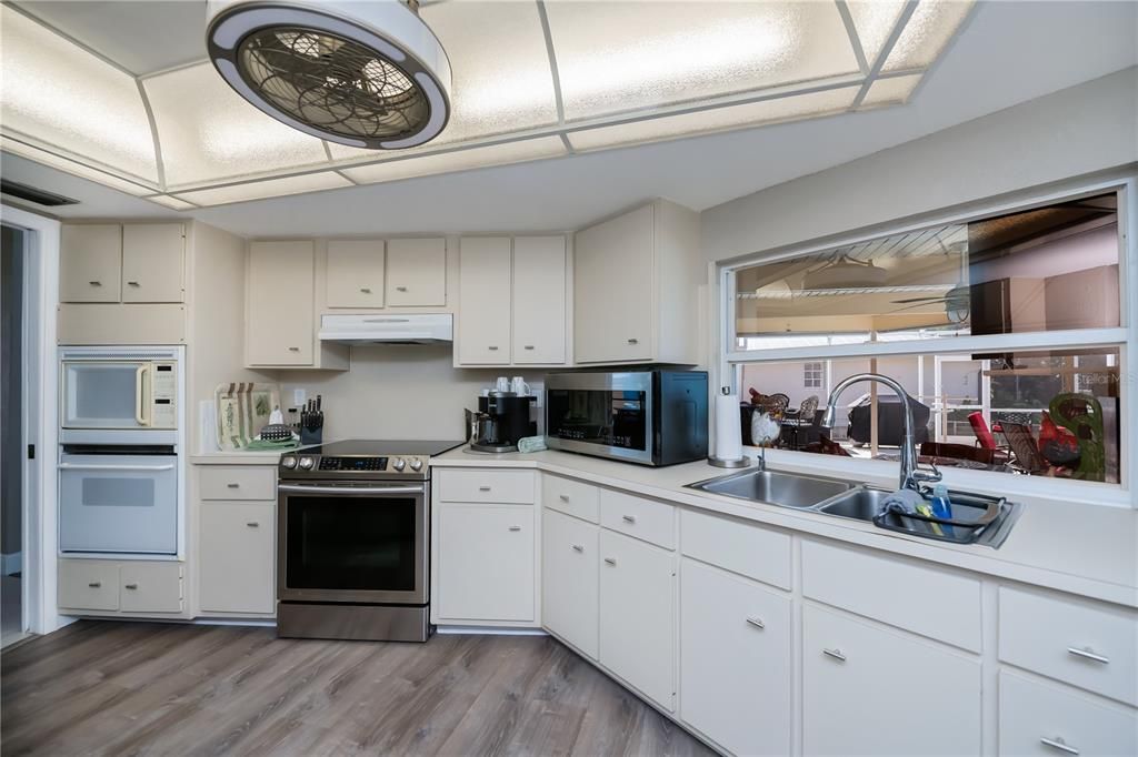 For Sale: $675,000 (4 beds, 2 baths, 2452 Square Feet)