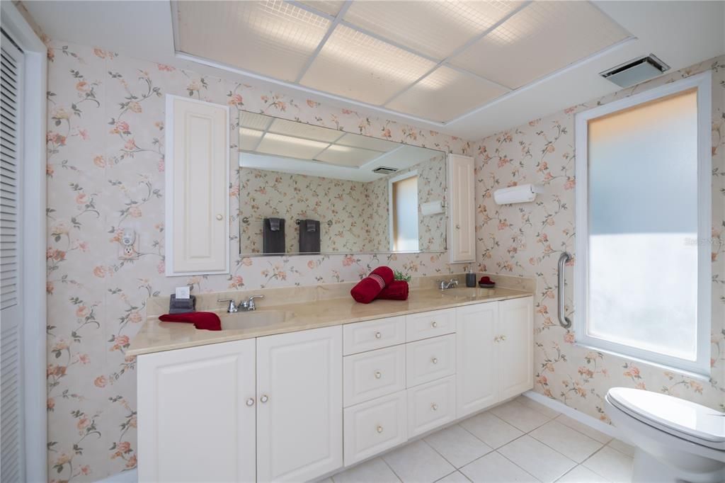 For Sale: $675,000 (4 beds, 2 baths, 2452 Square Feet)