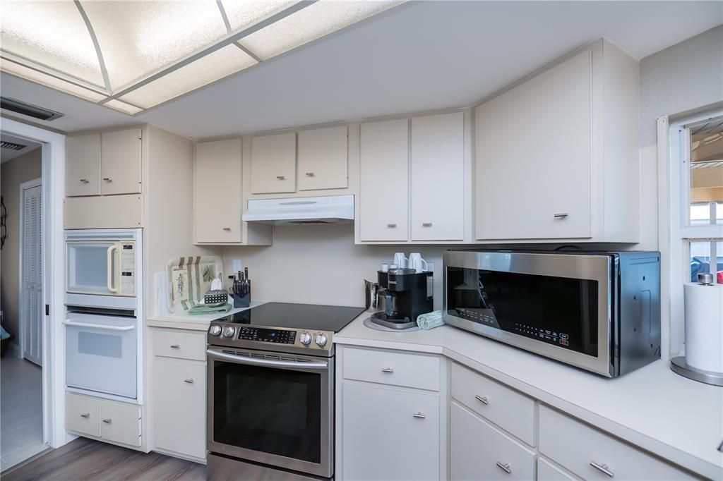 For Sale: $675,000 (4 beds, 2 baths, 2452 Square Feet)