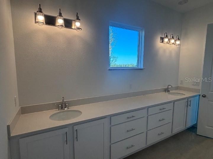 For Sale: $599,990 (4 beds, 3 baths, 2724 Square Feet)