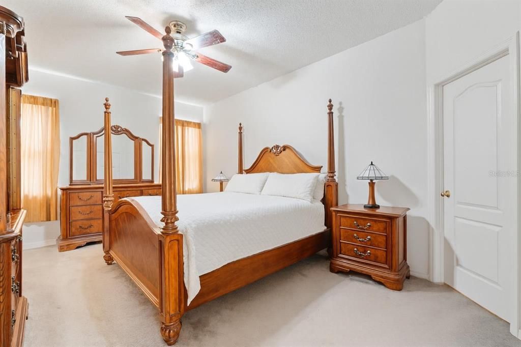 For Sale: $449,900 (4 beds, 2 baths, 1976 Square Feet)