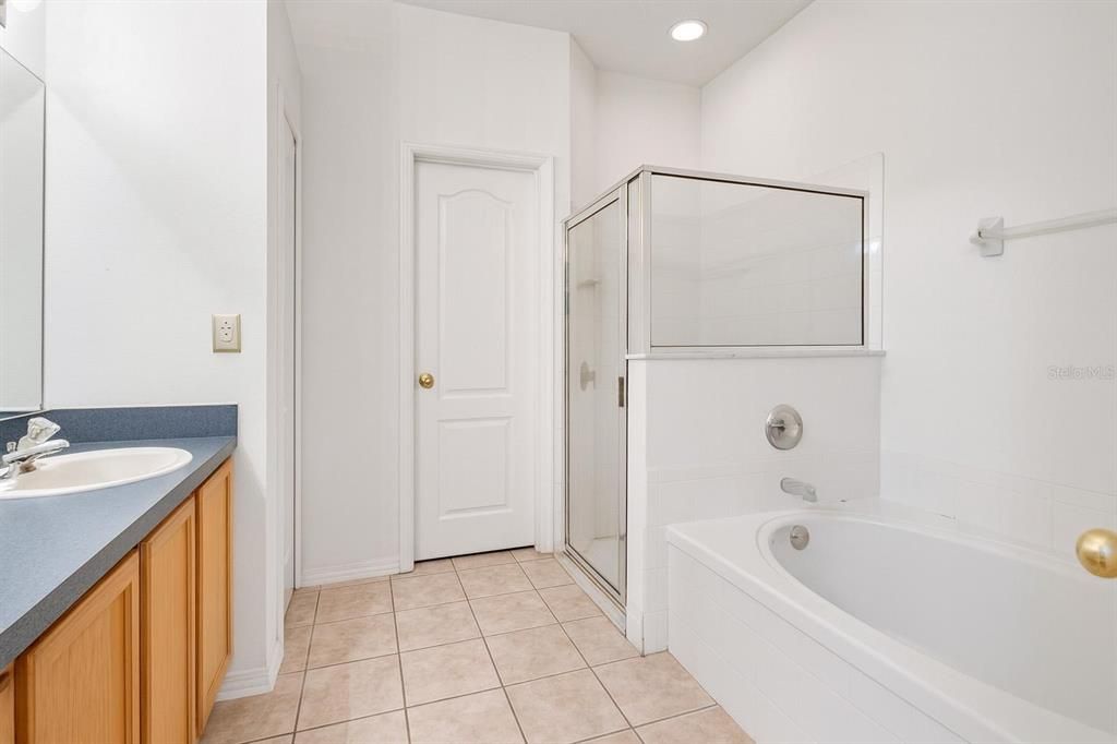 For Sale: $449,900 (4 beds, 2 baths, 1976 Square Feet)