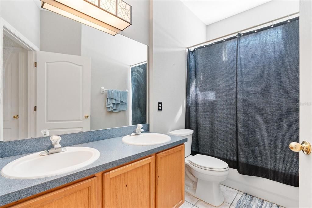 For Sale: $449,900 (4 beds, 2 baths, 1976 Square Feet)