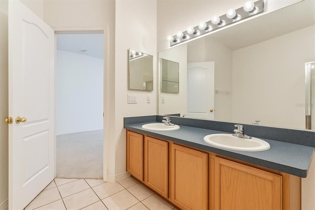 For Sale: $449,900 (4 beds, 2 baths, 1976 Square Feet)