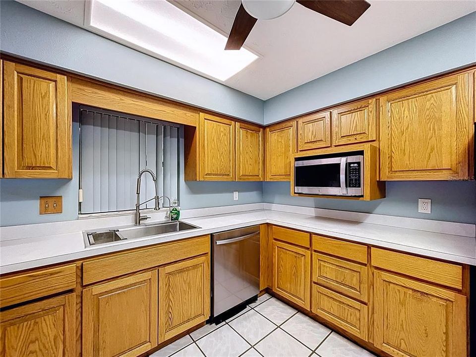 For Rent: $3,300 (4 beds, 3 baths, 2692 Square Feet)