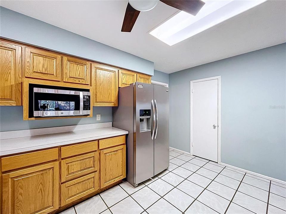 For Rent: $3,300 (4 beds, 3 baths, 2692 Square Feet)