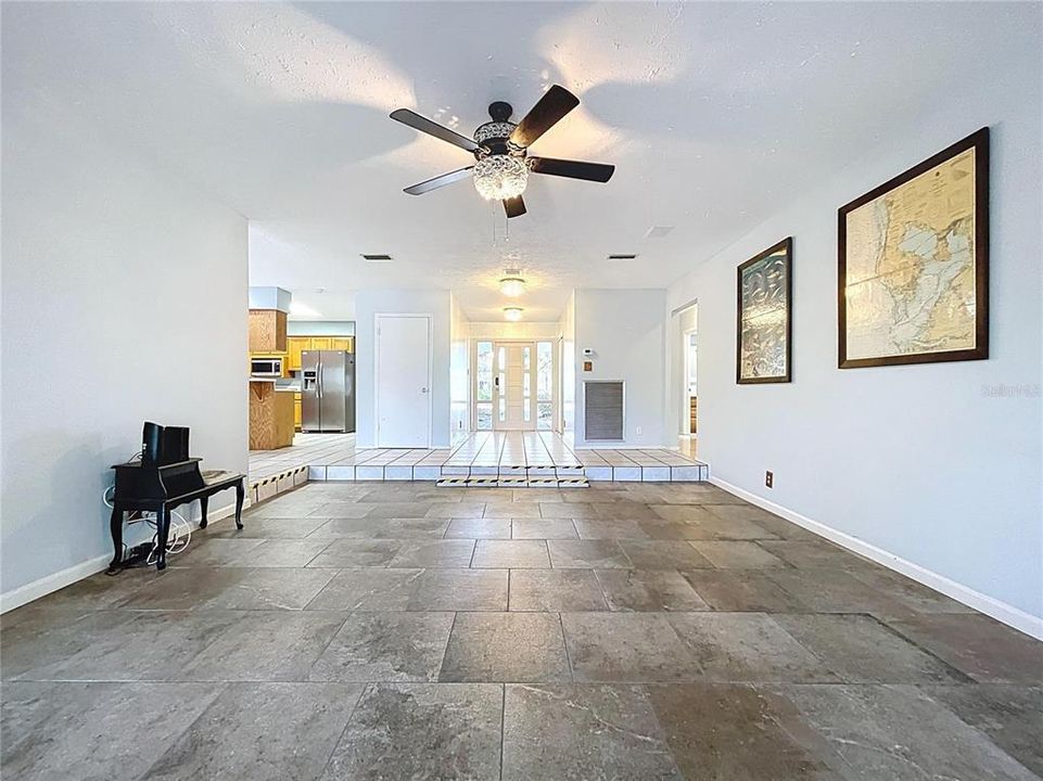 For Rent: $3,300 (4 beds, 3 baths, 2692 Square Feet)