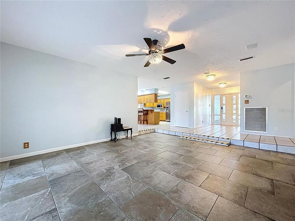 For Rent: $3,300 (4 beds, 3 baths, 2692 Square Feet)